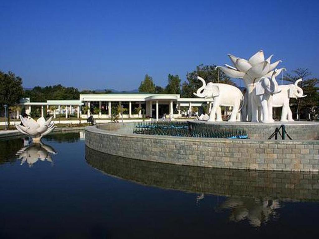 Star World Hotel Naypyidaw Extérieur photo